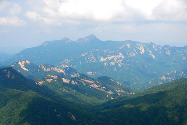 ▲ 926봉을 오르면서 바라본 신선봉으로 이어진 암릉 구간.ⓒ진경수 山 애호가