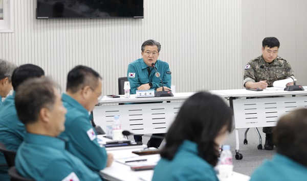 ▲ 정용래 대전 유성구청장이 지난 11일 ‘을지연습 준비상황 보고회’를 통해 실질적인 훈련이 될 수 있도록 철저한 사전 준비를 당부했다.ⓒ대전유성구