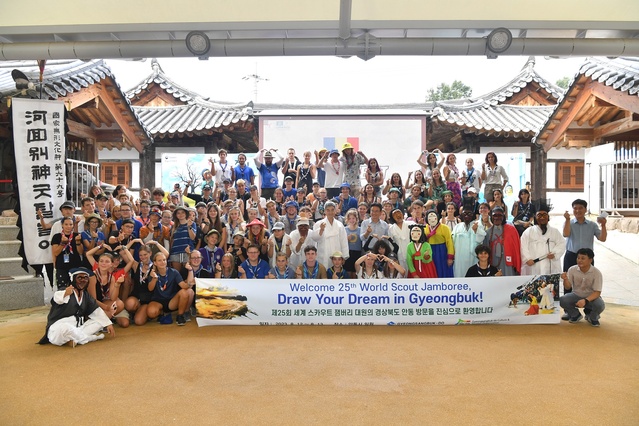 ▲ 이들은 경주 불국사, 석굴암, 첨성대, 동궁과 월지를 방문하고 안동에서는 병산서원 관람, 하회마을에서 하회별신굿탈놀이를 관람한다.ⓒ경북도