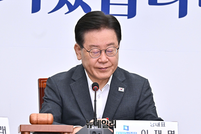 ▲ 이재명 더불어민주당 대표가 14일 오전 국회에서 열린 최고위원회의에서 참석해 굳은 표정으로 앉아 있다. ⓒ이종현 기자