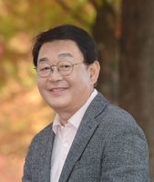 ▲ 박성효 소상공인시장진흥공단 이사장이 지난 11일 대전지역 공공기관과 합동으로 '대전 0시 축제'에 참여해 반부패·청렴문화 확산 활동을 펼쳤다.ⓒ소진공