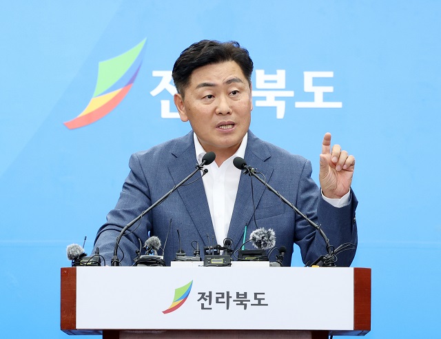 ▲ 김관영 도지사가 14일 오후 전북 도청 브리핑룸에서 새만금 잼버리와 관련해 기자 간담회를 가졌다 ⓒ전라북도