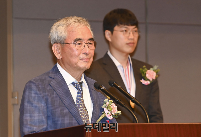 ▲ 이영훈 이승만학당 교장이 14일 오후 서울 중구 한국프레스센터에서 열린 제16회 우남이승만애국상 시상식에서 대상을 수상하고 소감을 발표하고 있다. ⓒ서성진 기자