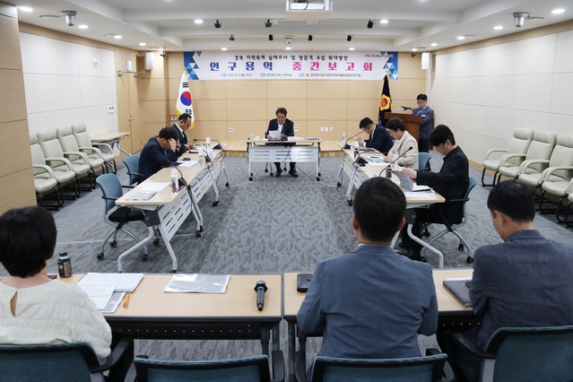 ▲ 경북도의회 ‘경북지역축제활성화방안연구회’(대표 박홍열 의원)는 14일 도의회 다목적실에서 ‘경북 지역축제 실태조사 및 방문객 유입 확대방안 연구 용역’ 중간보고회를 열었다.ⓒ경북도의회