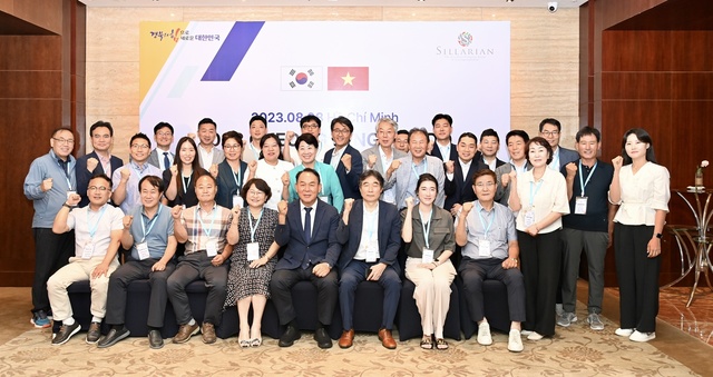 ▲ 교류 및 경제사절단은 지난 8일 베트남 호치민 롯데호텔에서는 실라리안 소속 풍기특산물영농조합법인, 웰빙바이오, 참미푸드사와 수산기업인 성진홀푸드  등 18개사 대표들과 현지 구매자 간 총 108건 수출 상담을 진행했다.ⓒ경북도