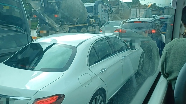 ▲ 김포 70번 버스가 전용 차선을 달리고 있다. ⓒ김성웅 기자