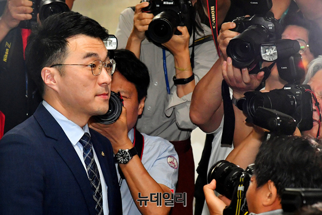 ▲ 김남국 무소속 의원이 가상자산 관련 의혹 소명을 위해 17일 오전 국회에서 열린 윤리특별위원회 제1소위원회에 출석하고 있다. ⓒ이종현 기자