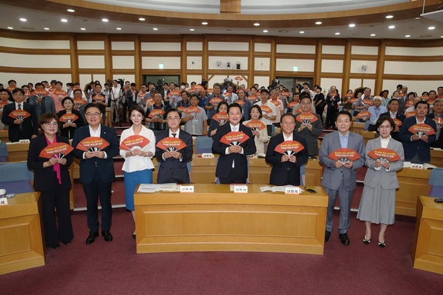 ▲ 김태흠 충남도지사가 17일 국회에서 열린 국민의힘 장동혁 의원(충남 보령‧서천)이 주최한 ‘석탄화력발전소 폐지지역 지원에 관한 특별법제정을 위한 입법토론회’에 참석, 특별법 반드시 관철을 촉구하고 있다.ⓒ충남도
