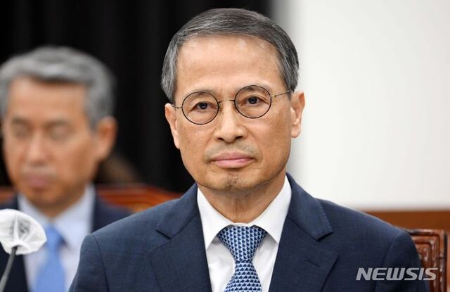 ▲ 김규현 국가정보원장이 17일 서울 여의도 국회에서 열린 정보위원회 전체회의에 참석해 회의 시작을 기다리고 있다. ⓒ뉴시스