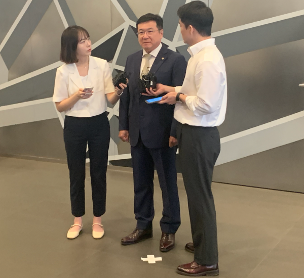 ▲ 18일 이찬희 삼성 준법감시위원회 위원장이 전국경제인연합회(전경련) 복귀 재논의를 위해 열린 임시회의에 참석했다. ⓒ이성진 기자