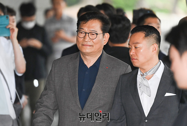 ▲ 송영길 전 민주당 대표가 지난 6월7일 오전 서울중앙지검으로 자진 출석하고 있다. ⓒ서성진 기자