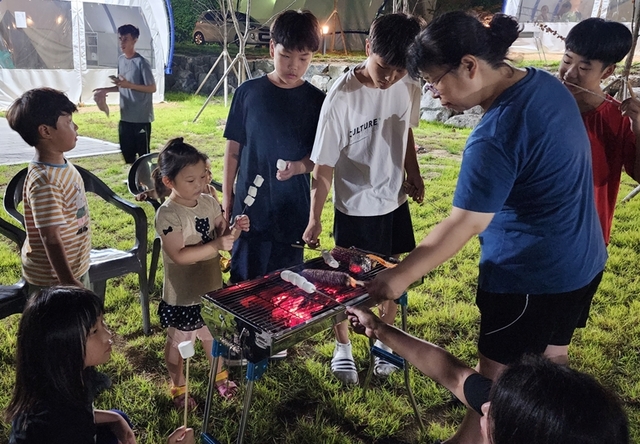 ▲ 보은군 속리산에 보은국민여가캠핑장이 문을 연다.사진은 지난 19일 시범운영 장면.ⓒ보은군