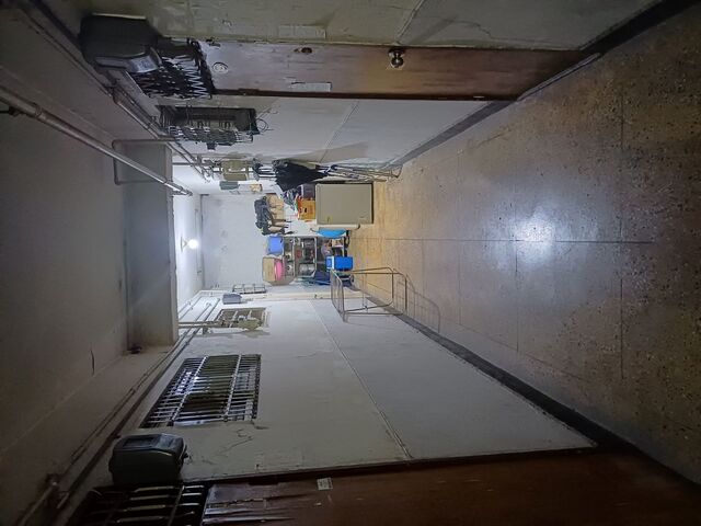 ▲ 아파트 복도에 놓여진 가구. ⓒ김성웅 기자