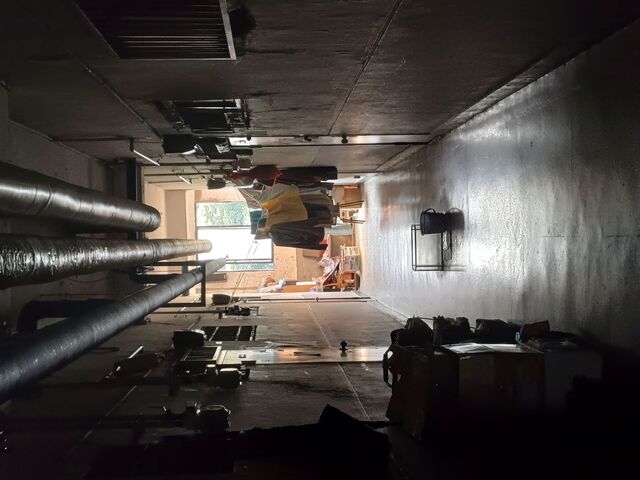 ▲ 복도 빨랫줄에 옷가지 등이 걸려 있다. ⓒ김성웅 기자