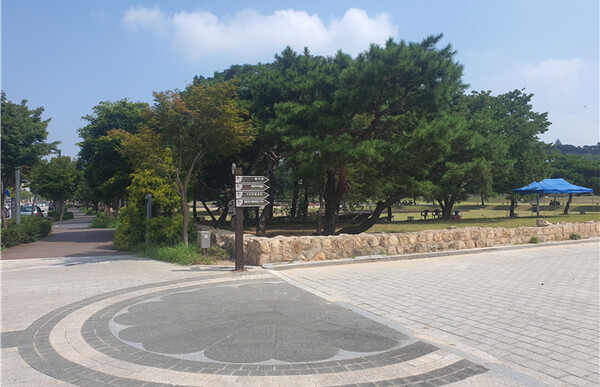 ▲ 부여군이 유네스코 세계유산인 정림사지 오층석탑 담장을 대폭 낮추는 경관정비사업을 추진한다.ⓒ부여군