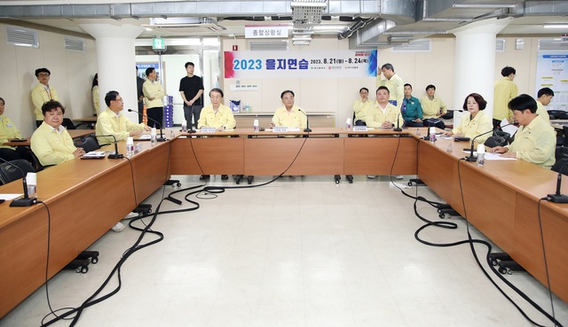 ▲ 대구시의회(의장 이만규) 확대의장단은 8월 21일 오후 1시 30분 대구시 충무상황실을 방문해 24일까지 진행되는 2023년 을지연습 훈련상황을 참관하고 관계자들을 격려했다.ⓒ대구시의회