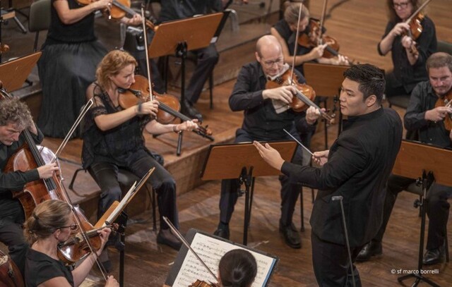 ▲ 한국 최초 '카라얀 젊은 지휘자상' 콩쿠르에서 우승을 차지한 윤한결.ⓒ메가박스