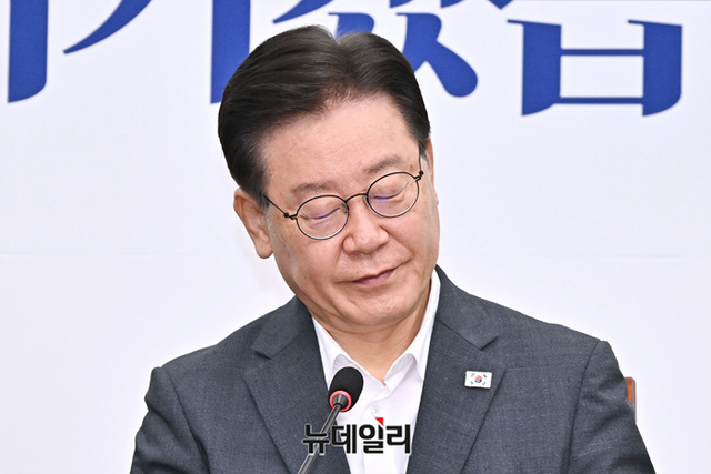 ▲ 이재명 더불어민주당 대표가 14일 오전 국회에서 열린 최고위원회의에서 참석해 굳은 표정으로 앉아 있다. ⓒ이종현 기자