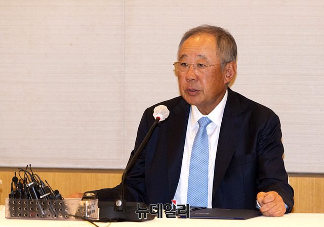 ▲ 22일 여의도 전경련 회관에서 이뤄진 '제 39대 류진 회장 취임 기자간담회'에서 류진 회장이 발언하고 있다.ⓒ서성진 기자