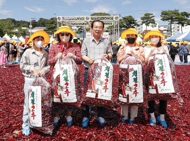 ▲ 괴산군이 건고추 가격을  600g 기준 1만8000~2만원으로 결정했다.사진은 지난해 축제장면.ⓒ괴산군