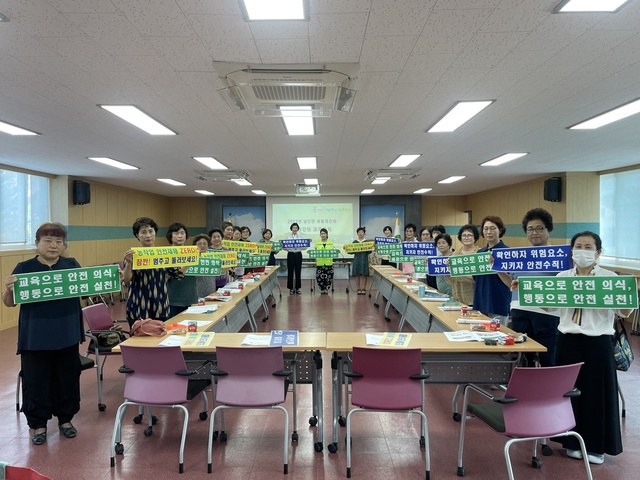 ▲ 경산시는 농업인의 안전의식 향상과 안전 문화 확산을 위한 ‘농업인 안전 365 실천 캠페인’을 8월 21일부터 9월 21일까지 12개 읍면동 생활개선회원을 대상으로 전개한다.ⓒ경산시