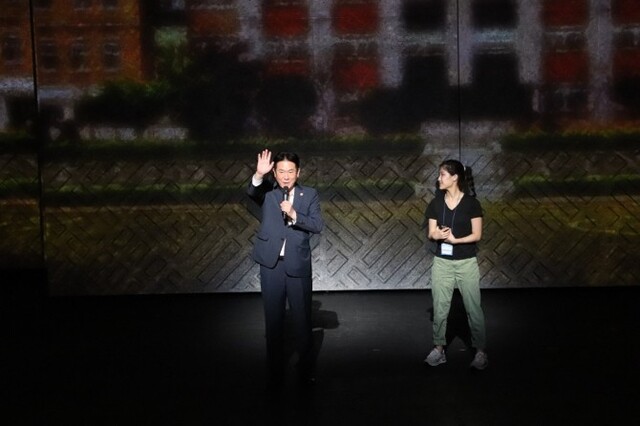 ▲ 뮤지컬 '태권, 날아올라' 찾아 인사하는 이동섭 국기원장.ⓒ라이브·컬쳐홀릭