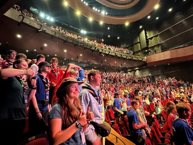▲ 뮤지컬 '태권, 날아올라' 공연관람 후 열광하는 영국 잼버리 대원들.ⓒ라이브·컬쳐홀릭