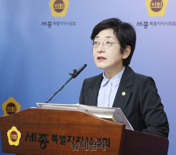 ▲ 이순열 세종시의회 의장이 23일 의회 대회실에서 제84회 임시회 의정 브리핑을 하고 있다.ⓒ이길표 기자