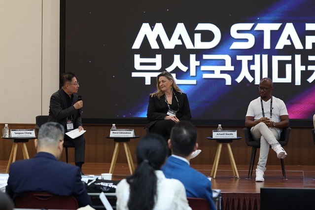 ▲ (좌측부터) 정상수 MAD STARS 부집행위원장, 샤론 에드몬스턴 심사위원장, 아트웰 느와일라 심사위원장. ⓒ브랜드브리프