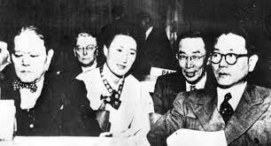 ▲ 1948년 12월 파리 유엔3차총회에 참석한 한국대표단. 온갖 노력끝에 신생 대한민국 정부의 유엔 승인을 압도적지지로 받아냈다. 왼쪽에 조병옥, 가운데 모윤숙, 오른쪽 장면.