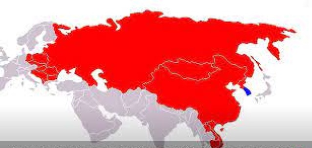 ▲ 스탈린이 만든 빨간 세계지도. 대륙 끝에 붙은 한반도 남쪽만 파란 나라다.