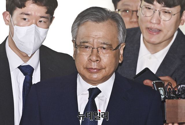 ▲ '대장동 50억 클럽' 의혹으로 구속기소된 박영수 전 특별검사. ⓒ서성진 기자