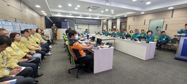 ▲ 경산시(시장 조현일)는 24일 을지연습 최종강평회를 개최해 3박 4일 동안 실시한 2023 을지연습 결과를 종합적으로 보고했다.ⓒ경산시