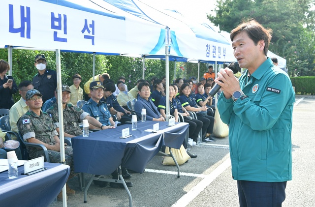 ▲ 조현일 경산시장은 “불안전한 국제 정세 속에 테러는 언제든지 발생할 수 있는 것인 만큼 반복되는 훈련을 통해 위급상황 대처 능력을 향상할 수 있도록 노력하겠다. 또 경산시는 경산시민의 생명과 재산을 보호하는 것을 최고의 목표로 앞으로 남은 을지연습에 임할 것”이라고 했다.ⓒ경산시