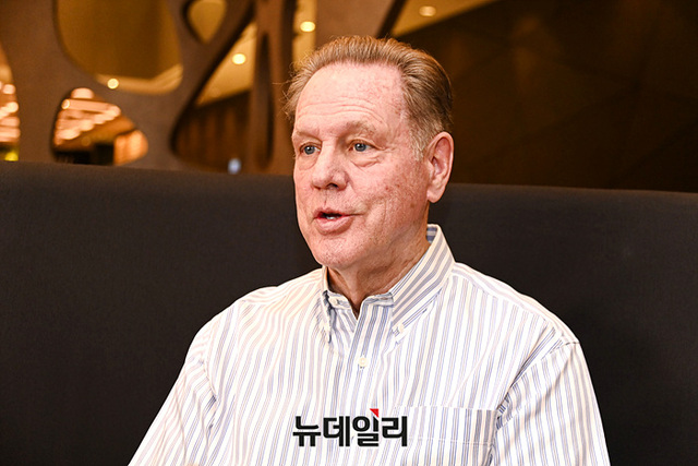 ▲ 케리 거샤넥(Kerry Gershaneck) 나토 사령부 펠로가 21일 오후 본지와 서울 모처에서 인터뷰하고 있다. ⓒ서성진 기자