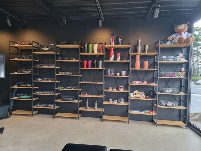 ▲ 드림스테이션에서는 차량 미니어처 등 굿즈도 판매한다 ⓒ뉴데일리 김성현 기자