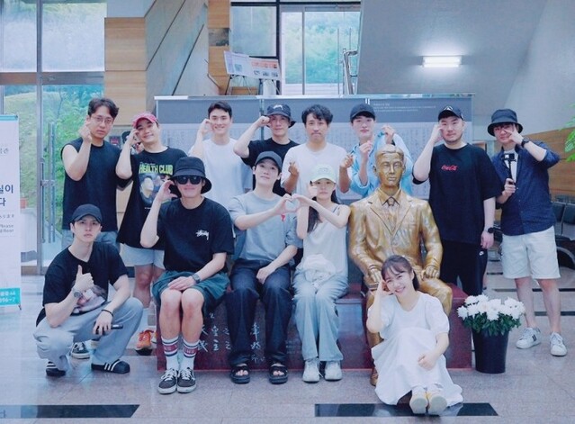 ▲ 뮤지컬 '22년 2개월'에 출연하는 배우들이 개막을 앞두고 박열의사기념관을 방문했다.ⓒ아떼오드