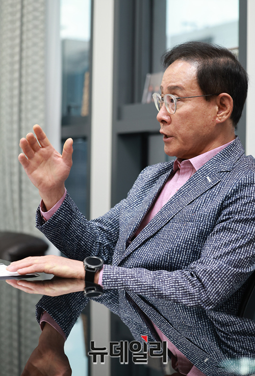 ▲ 이종혁 카이저혁신창업대학교 설립추진위원장이 21일 오후 서울시 강남구에 위치한 사무실에서 뉴데일리와 인터뷰하고 있다. ⓒ정상윤 기자