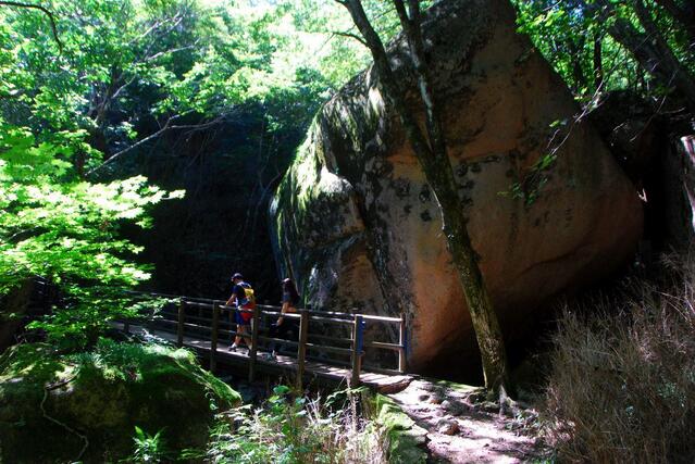 ▲ 속리산 계류를 건너는 데크로드.ⓒ진경수 山 애호가