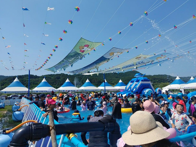 ▲ 금호강 하중도 물놀이장은 주차장이 넓고 차량 접근성이 뛰어나 가족 단위 방문객들이 많았고, 화장실, 탈의실, 샤워실 등 깨끗하고 쾌적한 편의시설로 이용자들의 좋은 평을 받았다.ⓒ대구시