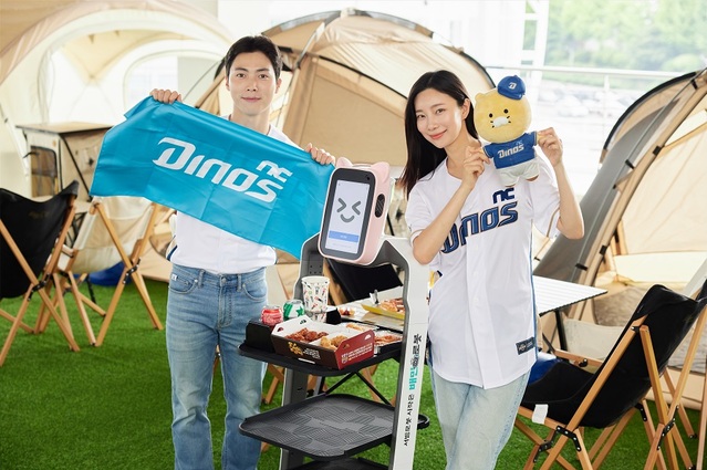 ▲ 창원NC파크에 도입된 배민 서빙로봇.ⓒ우아한형제들