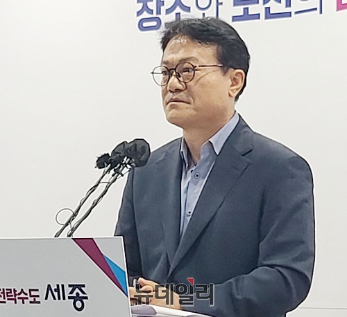 ▲ 이두희 세종시 건설교통국장이 28일 오후 시청 정음실에서 상가 공실 대책을 발표하고 있다.ⓒ이길표 기자