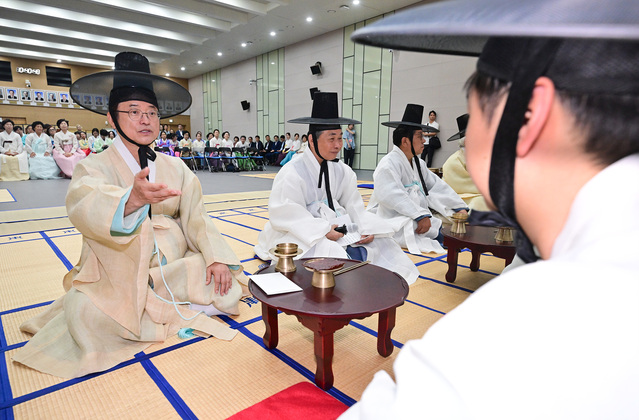 ▲ 디아스포라 청년들은 경북도청에서 ‘K-디아스포라 청년들에게 예(禮)를 입히다’라는 주제로 이철우 경북도지사와 만남의 시간을 가졌다.ⓒ경북도