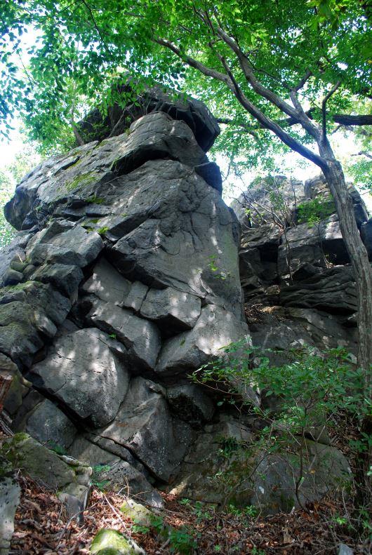 ▲ 장군봉을 오르면서 만나는 조망 바위.ⓒ진경수 山 애호가
