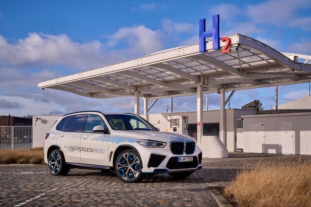 ▲ BMW의 수소연료차 'iX5 하이드로젠' 모습. ⓒBMW코리아