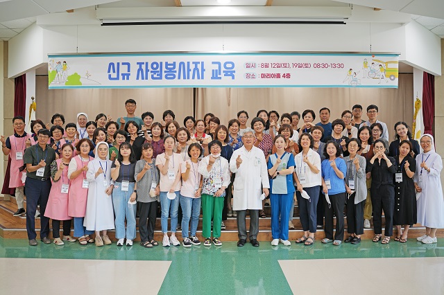 ▲ 포항성모병원은 지난 12일과 19일 마리아홀에서 호스피스 신규 자원봉사자 양성 교육과 수료식을 진행했다.ⓒ포항성모병원