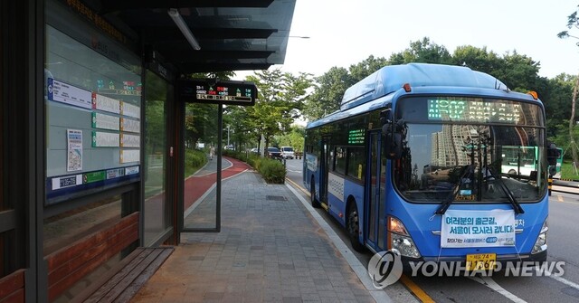 ▲ 경기도 김포 풍무동의 한 정류장으로 동행버스가 들어서고 있다.ⓒ연합뉴스