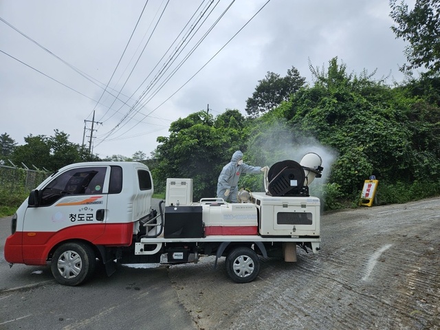 ▲ 청도군은 9월부터 10월까지 가축방역대책 상황실을 설치해 2인 1조로 총 23명 대책반이 전국 ASF 발생 현황을 모니터링한다.ⓒ청도군