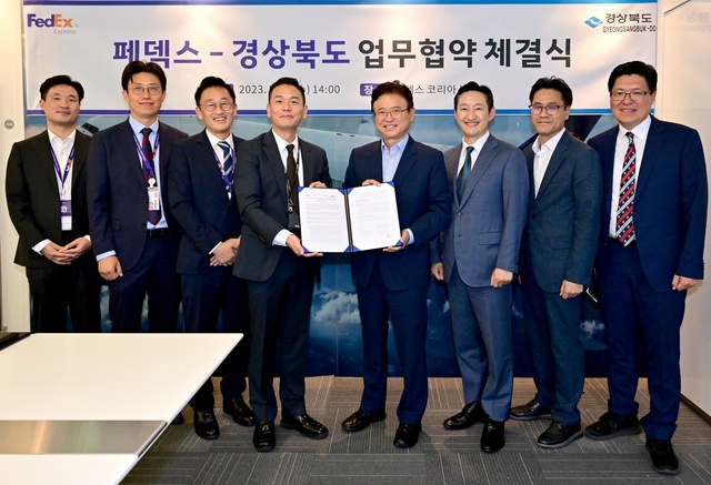 ▲ 경북도는 30일 세계 최대 해외 특송사 중 하나인 페덱스코리아(Federal Express Korea)와 경북 항공물류산업 발전을 위한 업무협약을 체결했다.ⓒ경북도