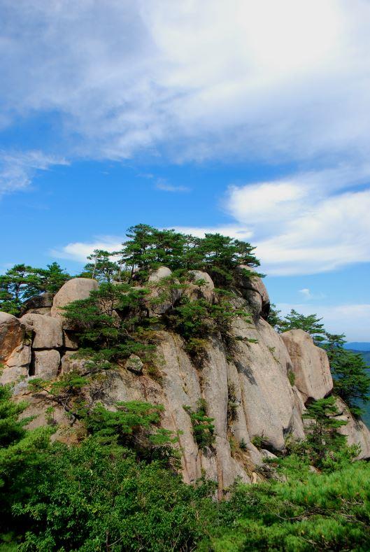 ▲ 마당바위에서 바라본 지나온 암봉.ⓒ진경수 山 애호가